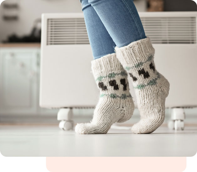 Füße mit dicken Socken laufen auf Boden 2 | DämmRaum in Appenweier