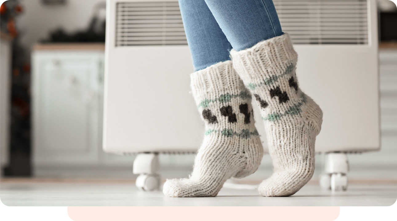 Füße mit dicken Socken laufen auf Boden | DämmRaum in Appenweier
